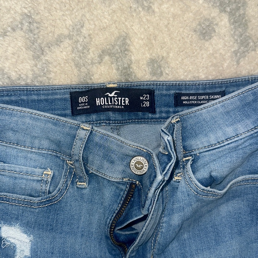 Hollister W23/L28 high-rise super skinny distressed jeans. Excellent condition!
